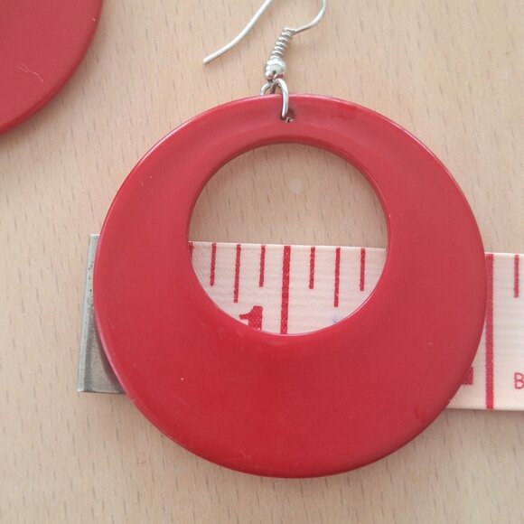 RED LARGE HOOP EARINGS - Picture 4 of 4